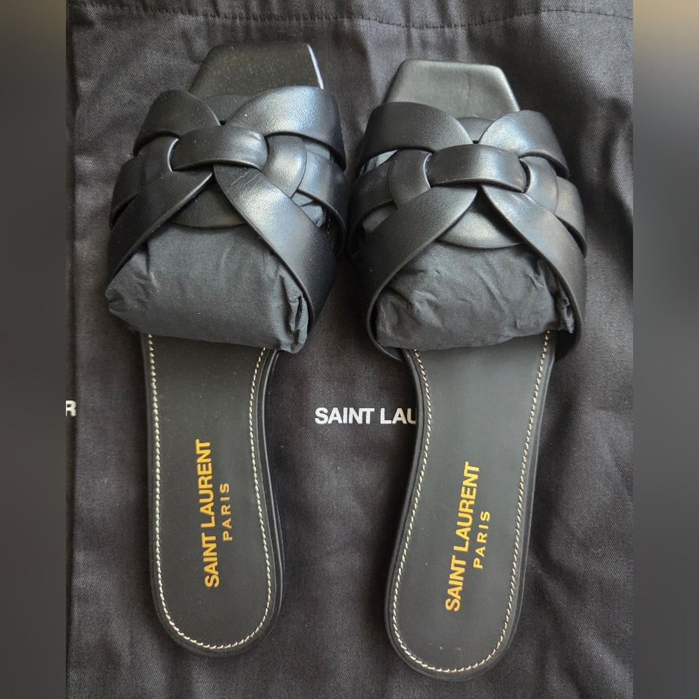 ❌SOLD❌ NWT Saint Laurent Black Leather Sandals